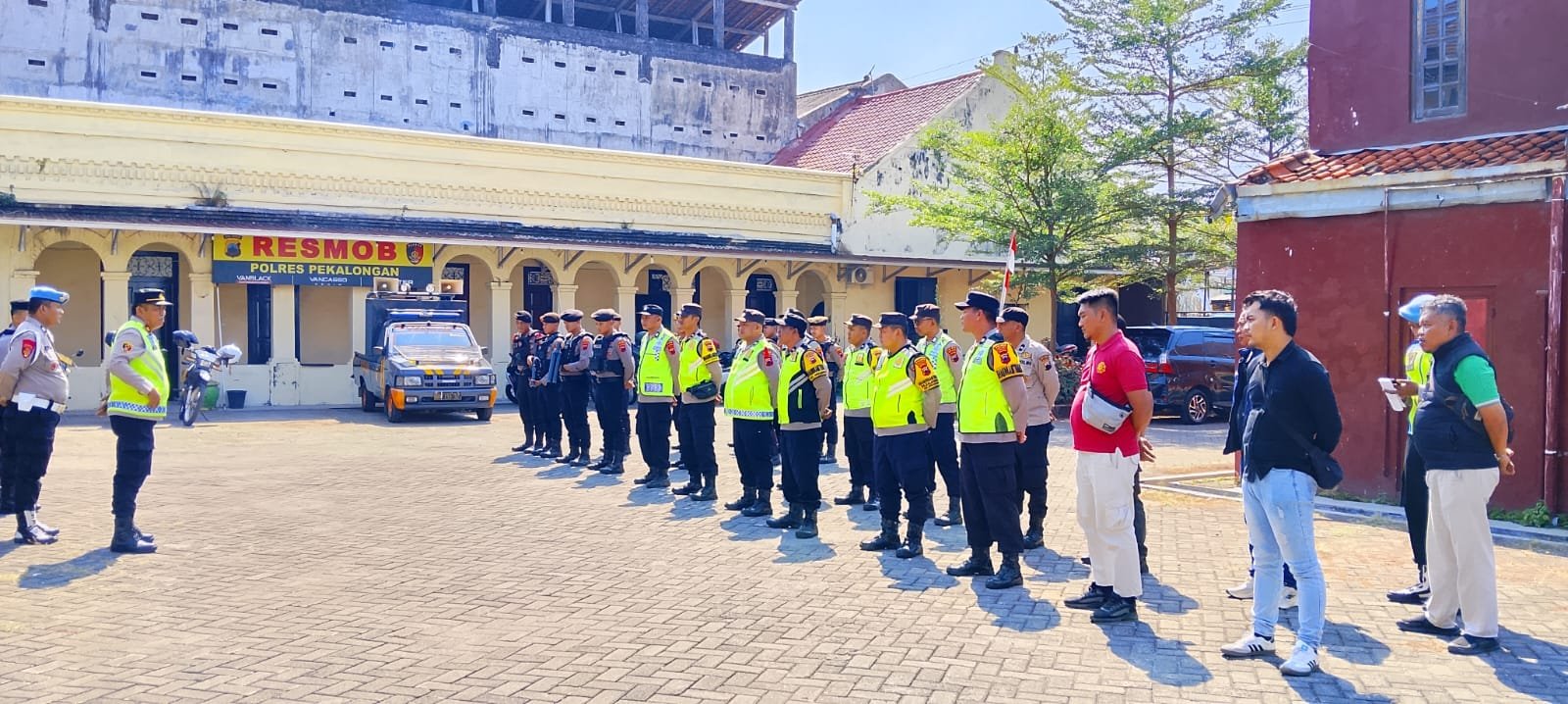 Polsek Kedungwuni Siagakan Personel Amankan Audiensi Aliansi Masyarakat Gempar di Tangkil Kulon