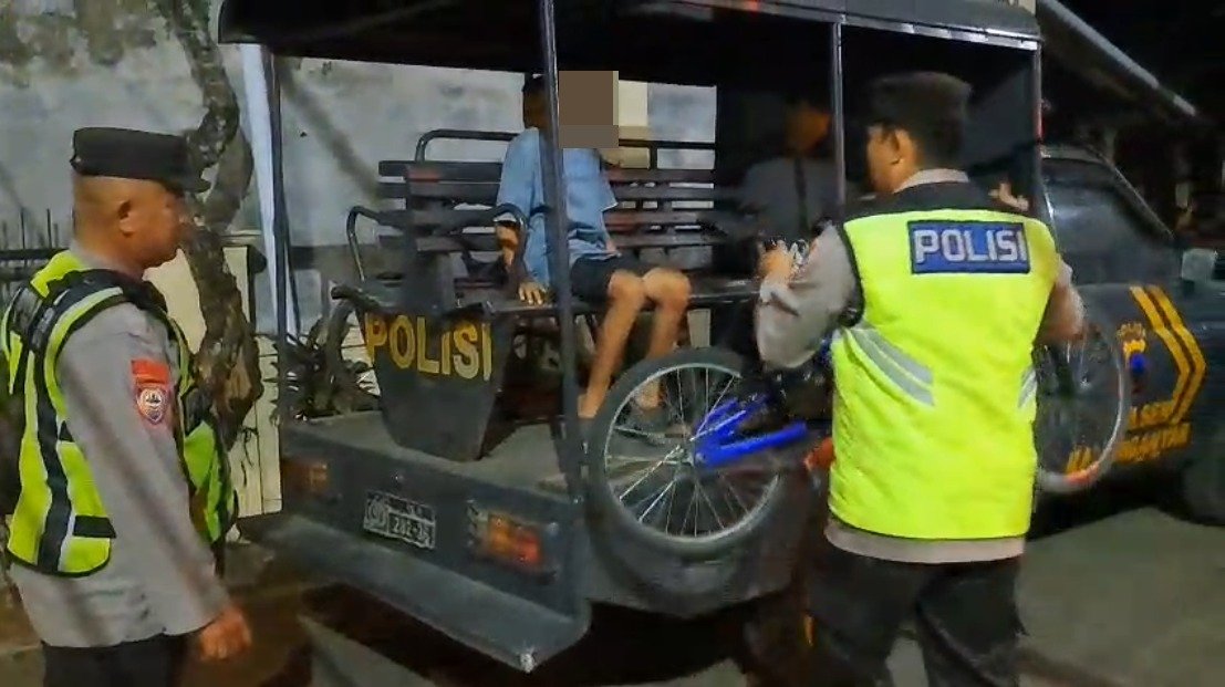Tiga Bocah Gowes Sampai Larut Malam, Pilih Datangi Polisi Minta Diantar Pulang