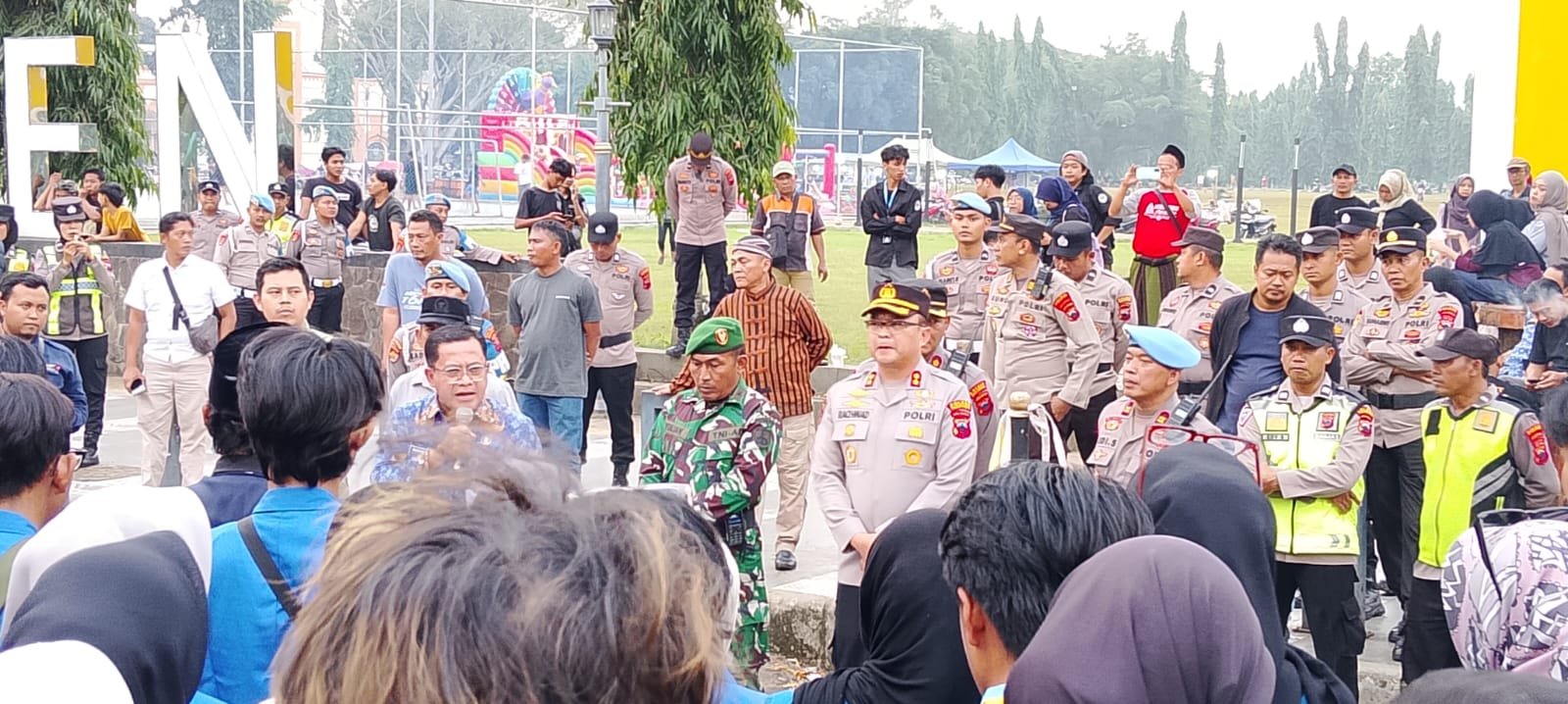 Mahasiswa PMII Pekalongan Raya Gelar Aksi Damai, Polres Pekalongan Kawal Ketat Jalannya Aspirasi di Alun-Alun Kajen
