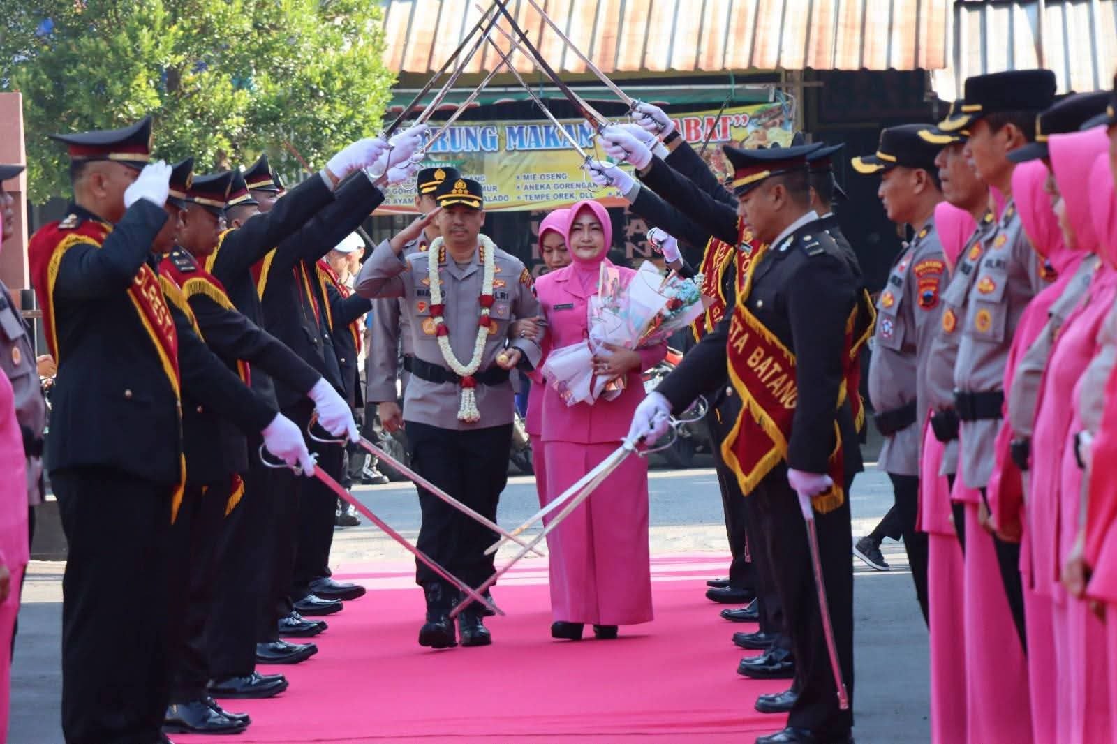 Tampuk Pimpinan Polresta Batang Berganti, AKBP Veronica Dilepas, Kombes Pol Warsono Resmi Emban Tugas