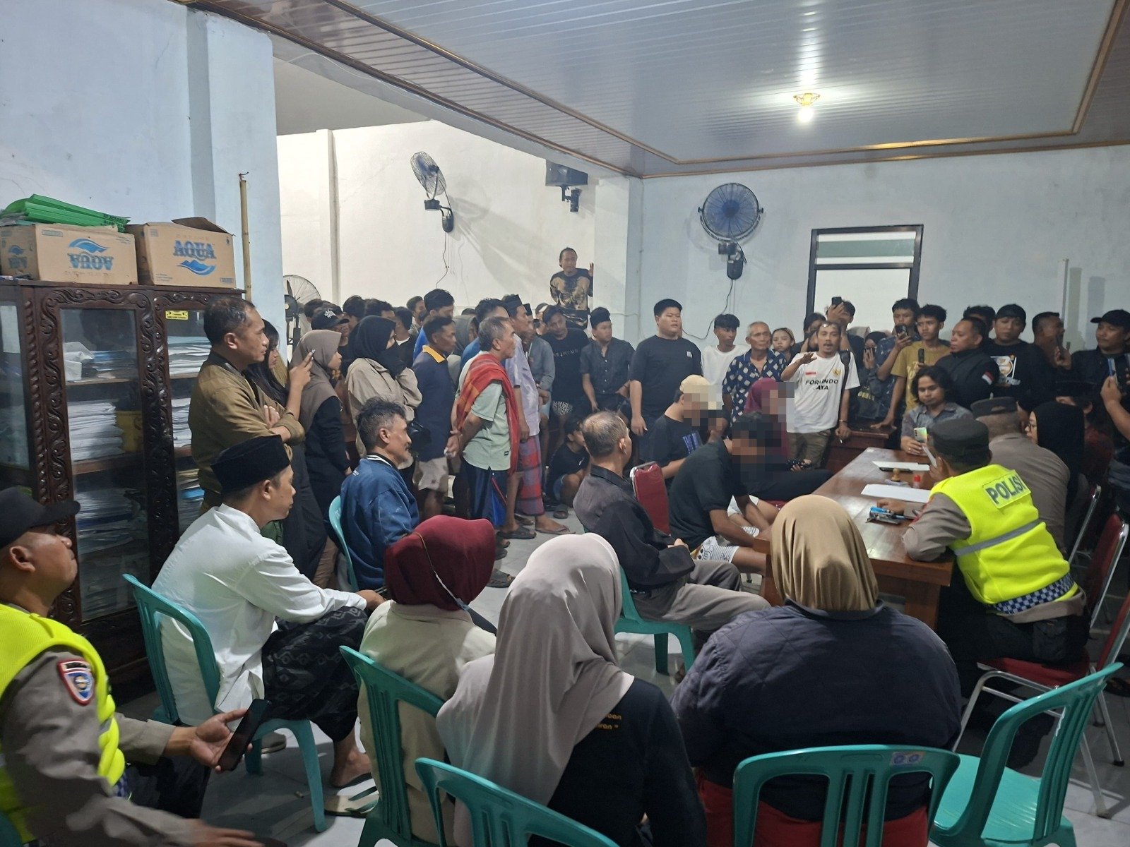 Warga Amankan Penghuni Kos di Karanganyar, Polisi Turun Tangan Redam Keributan Lewat Mediasi