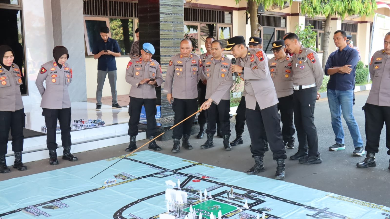 Polres Pekalongan Matangkan Pengamanan Aksi Damai 404, Tactical Floor Game Perkuat Kesiapan Personel di Lapangan