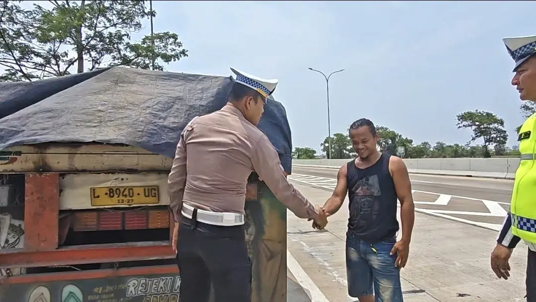 Tekan Risiko Tabrak Belakang, Satlantas Pekalongan Gencarkan Patroli dan Edukasi Sopir Truk