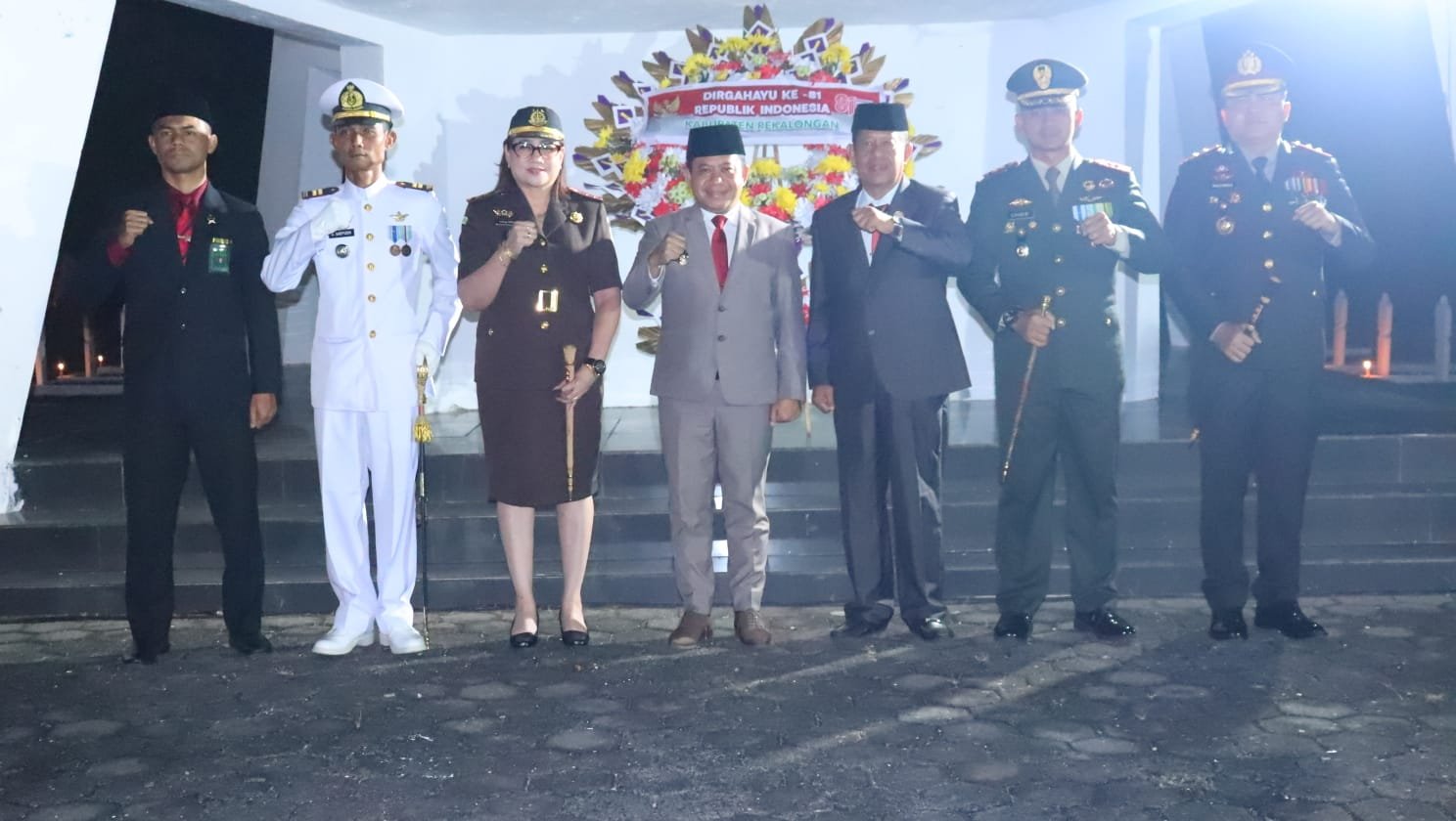 Tengah Malam di TMP Bhakti Wiratama, Kapolres Pekalongan Hadiri Apel Kehormatan dan Renungan Suci HUT RI ke-81